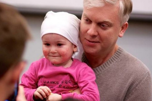 Тимур Бекмамбетов, Сергей Светлаков и Сергей Друзьяк устроили праздник в детской больнице